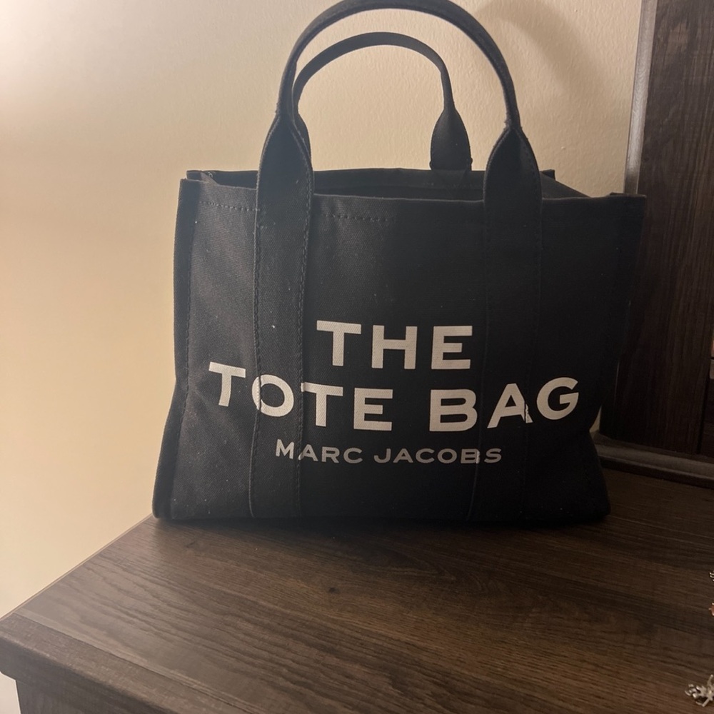 Marc Jacobs Black Tote Bag Minimalist Design